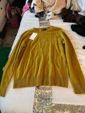 Cozy Crewneck Sweater in Olive Green - Unbranded